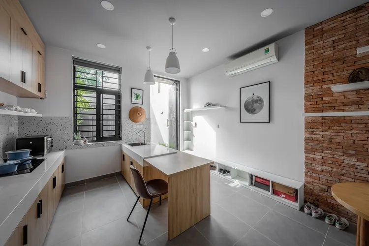 Ý tưởng trang trí bếp nhà ống nhỏ hẹp nhưng cực kỳ tiện lợi