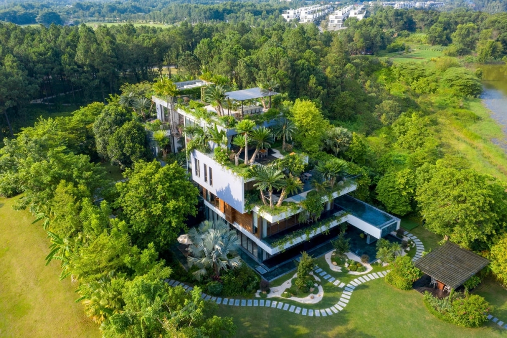 Mẫu biệt thự nhà vườn 1 tầng đẹp với sân vườn tiểu cảnh hồ cá