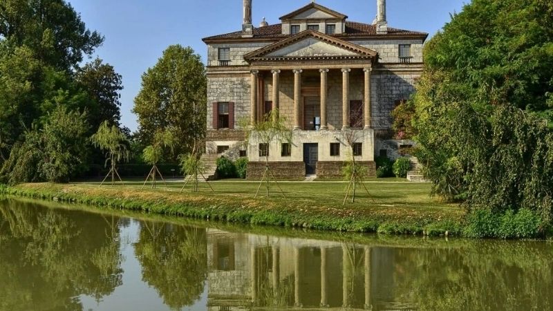 Kiến trúc biệt thự vườn tân cổ điển pháp mái mansard bề thế