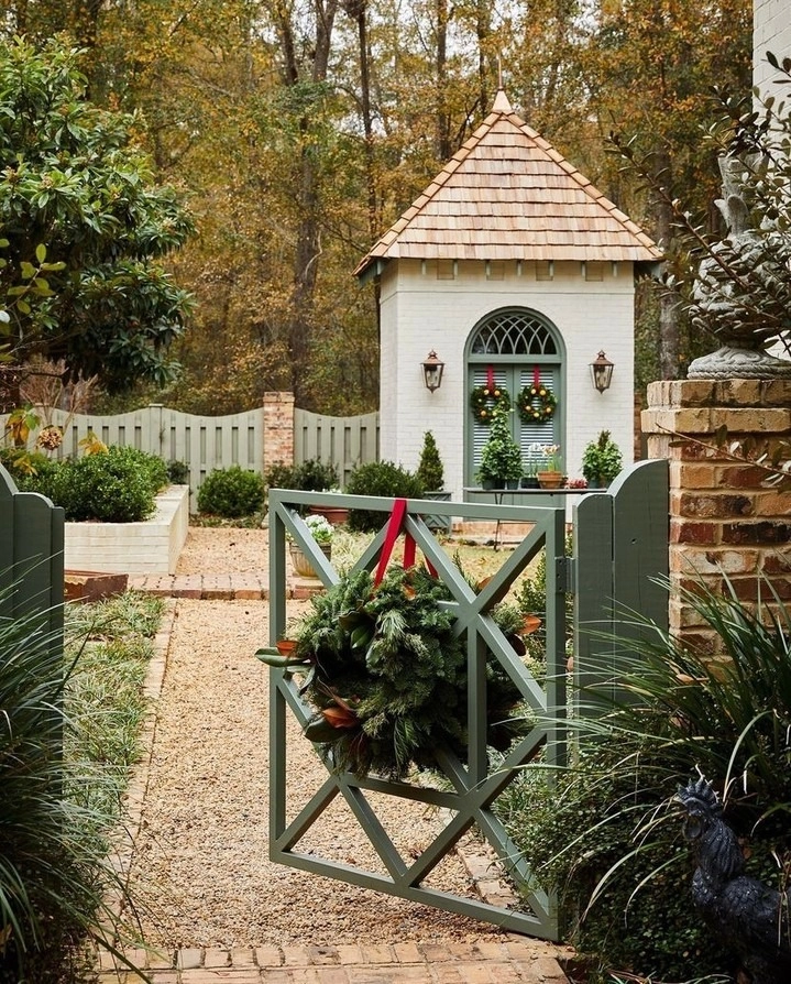 Hệ thống cổng lùa nhà vườn tiết kiệm không gian sân trước