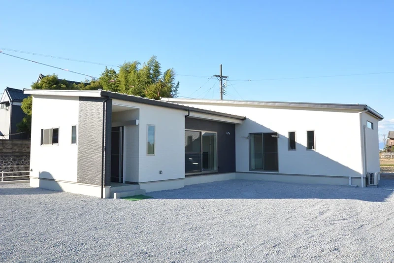 Sang trọng ấn tượng với nhà cấp 4 chữ L phong cách châu Âu