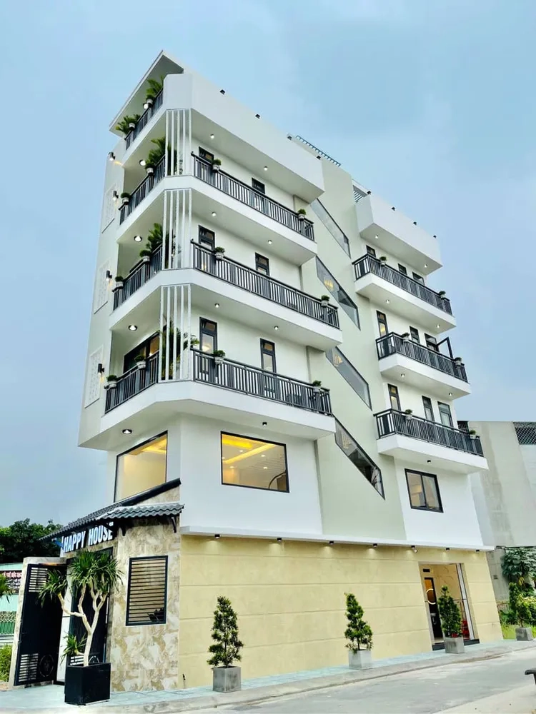 Trải nghiệm không gian mở với ảnh mặt tiền nhà ống sử dụng kính lớn