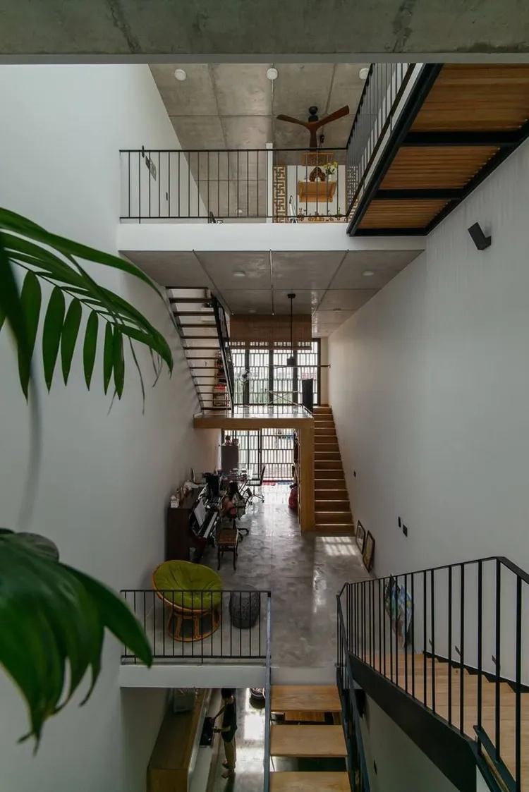 Hình ảnh nội thất giếng trời nhà ống thoáng và sáng