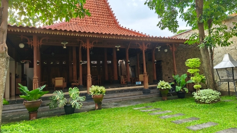 Tiểu cảnh đài phun nước trung tâm điểm nhấn của kiến trúc nhà vườn châu âu