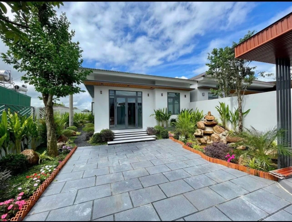 Tiểu cảnh nước chảy róc rách trong nhà sân vườn đơn giản