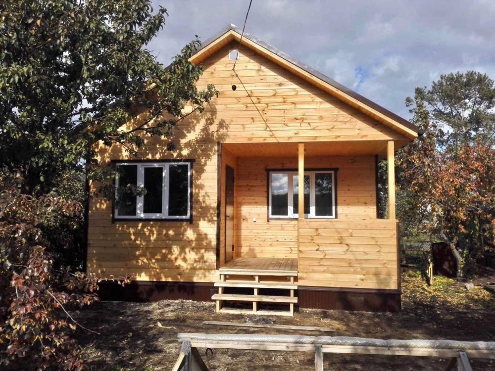 Góc nhìn nghiêng mẫu nhà vườn 2 tầng đẹp giá rẻ giữa rừng cây