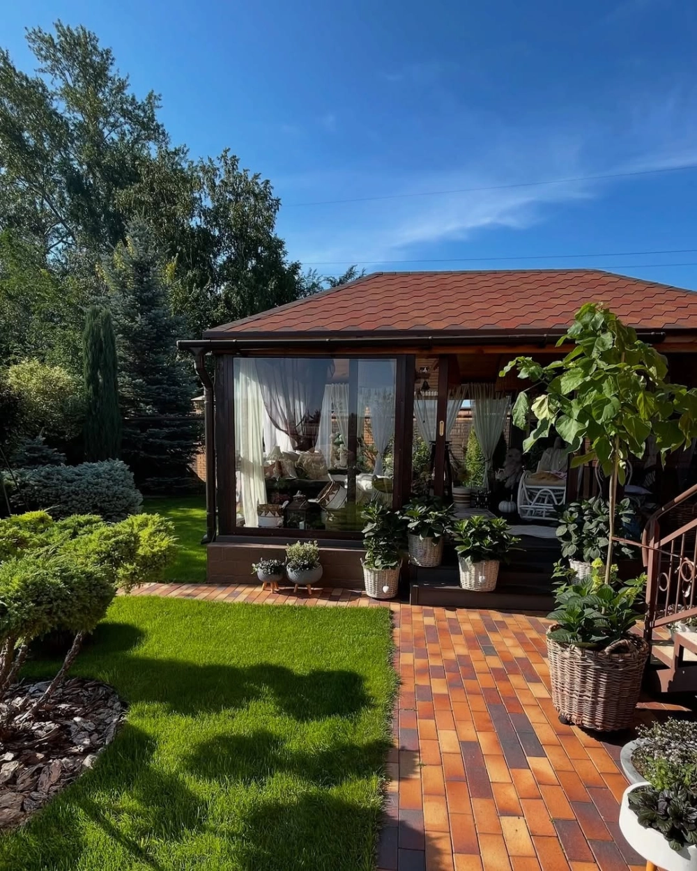 Mặt tiền mẫu nhà vườn hiện đại thiết kế tối giản sang trọng