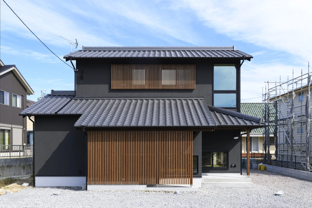 Thiết kế nhà vườn mái Nhật 4 phòng ngủ tiện nghi cho gia đình đông người