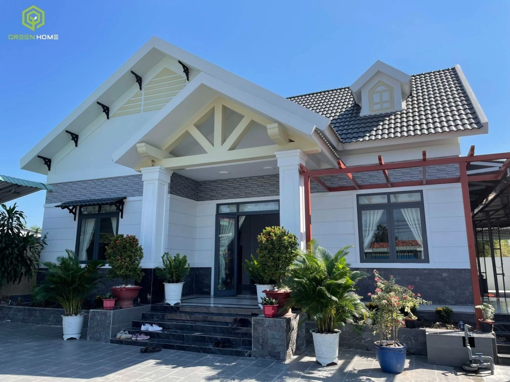 Mẫu nhà vườn mái thái đẹp phong cách châu âu đầy lãng mạn