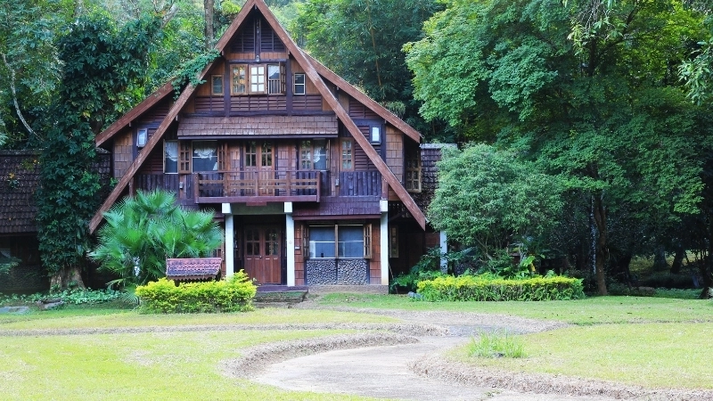 Mẫu nhà gỗ sân vườn ngoại ô đẹp bình yên