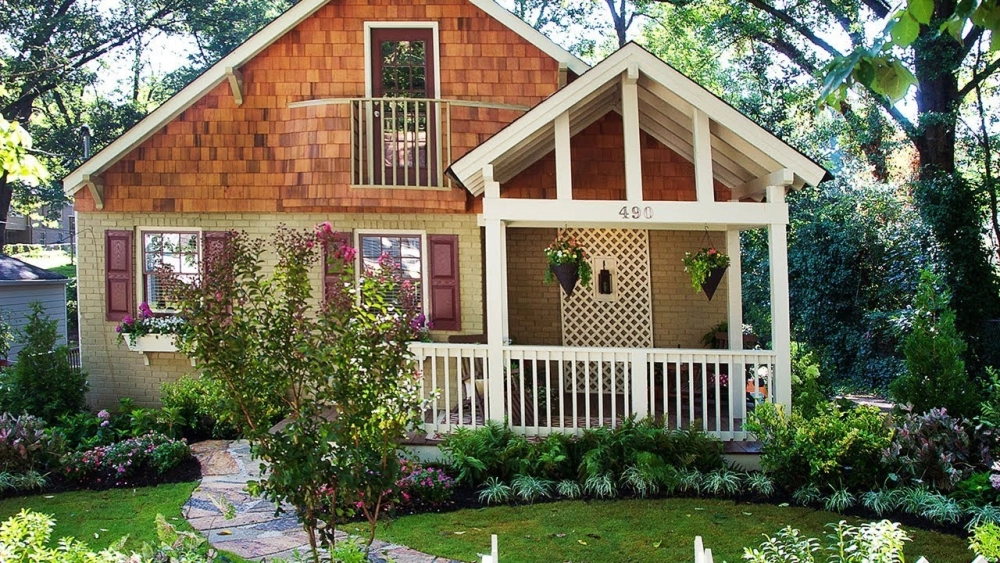 Mẫu nhà vườn nhỏ xinh với thiết kế mái thái hiện đại giữa không gian xanh