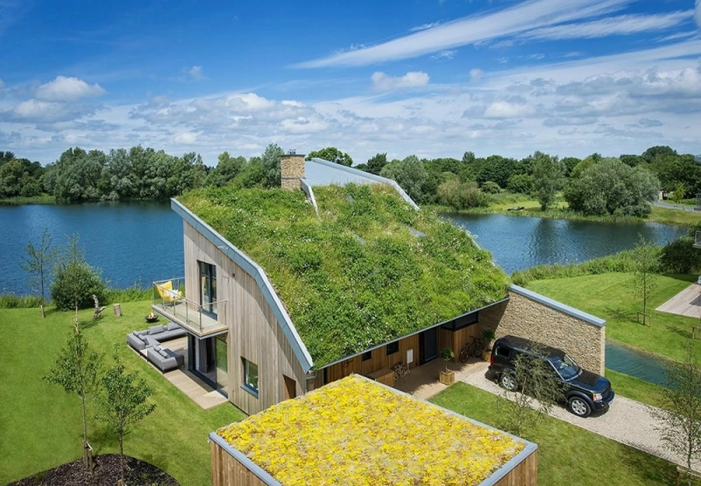 Không gian phòng khách mở nhìn ra vườn cây sinh thái